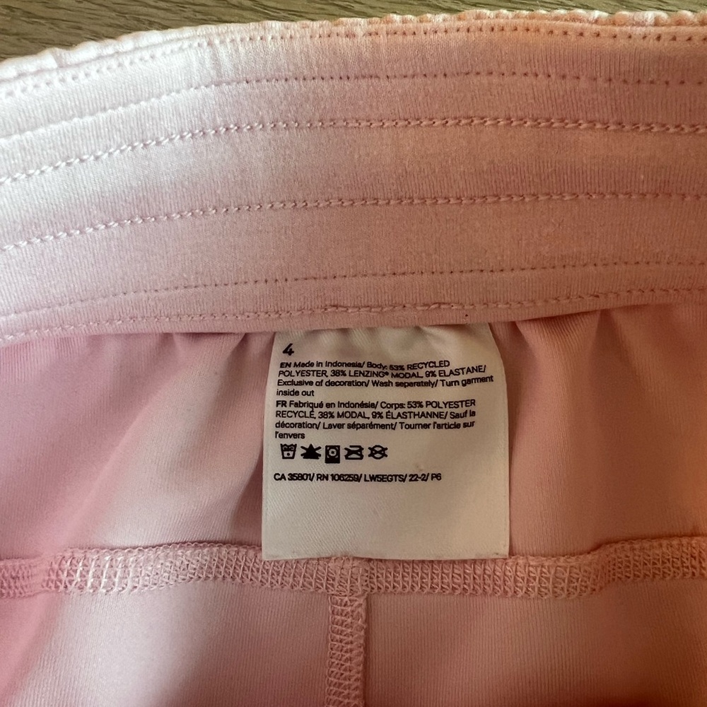 Lululemon Softstreme Shorts, Strawberry Milkshake - Picture 5 of 6